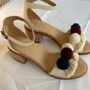 Brand New In Box Soludos Pompom Sandals - Size 7